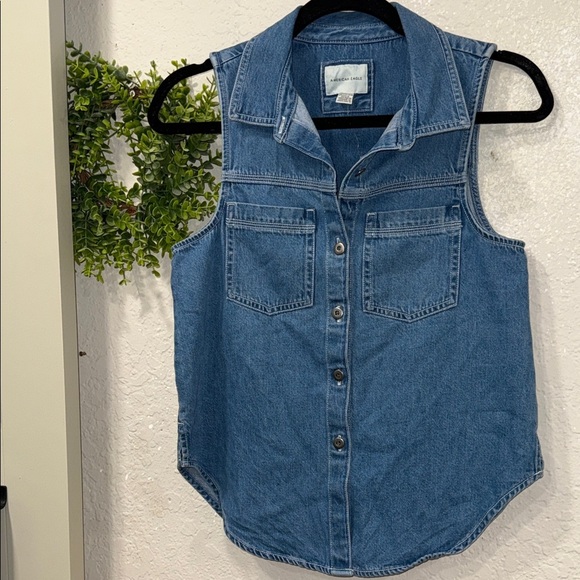 American eagle Sleeveless Denim Button-Up Top NWT size xs - Picture 3 of 5